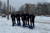 Курсанти ННІ № 2 допомагають рятувати місто від снігових заметів Фото